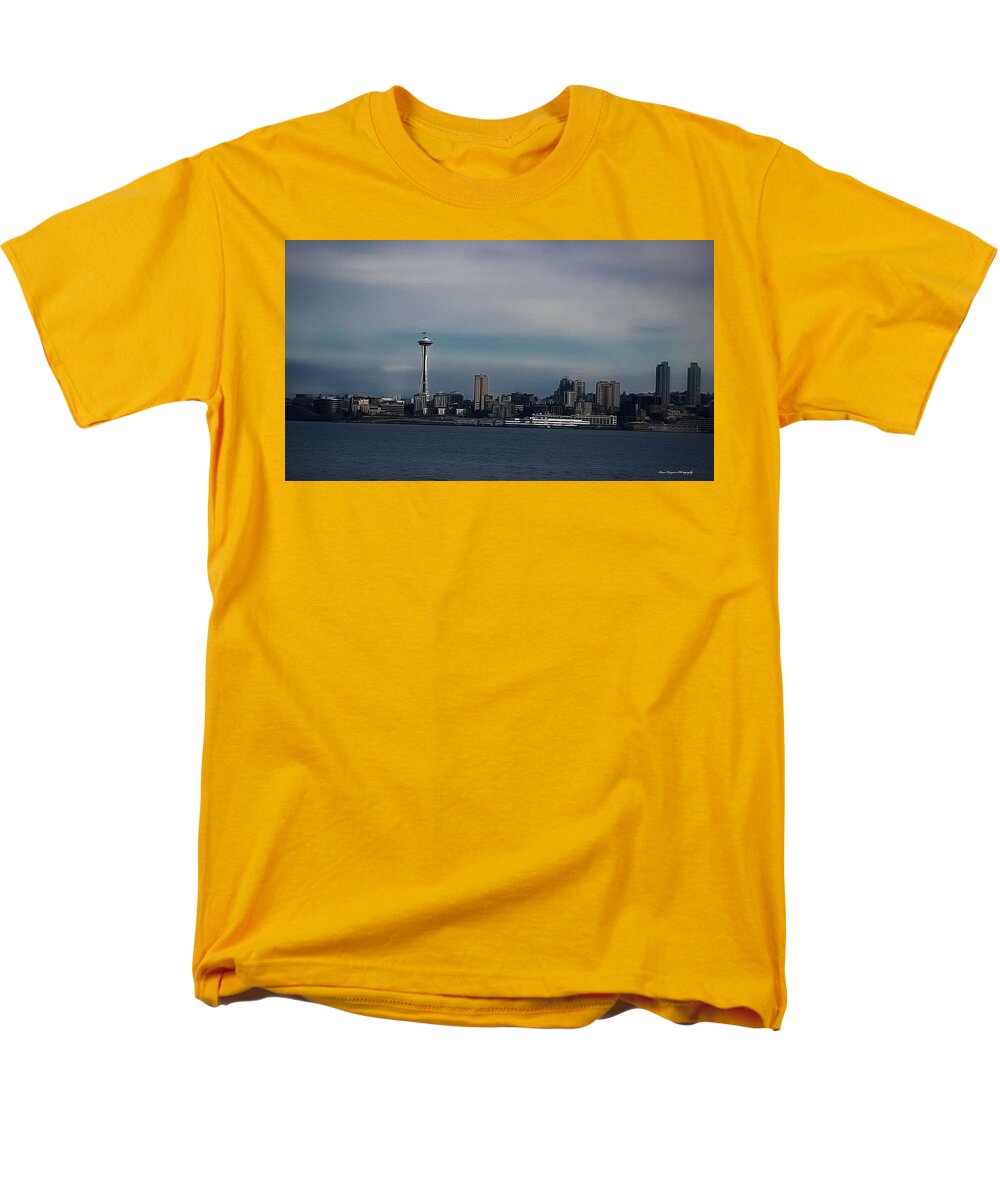 Seattle Skyline  - Men's T-Shirt  (Regular Fit)