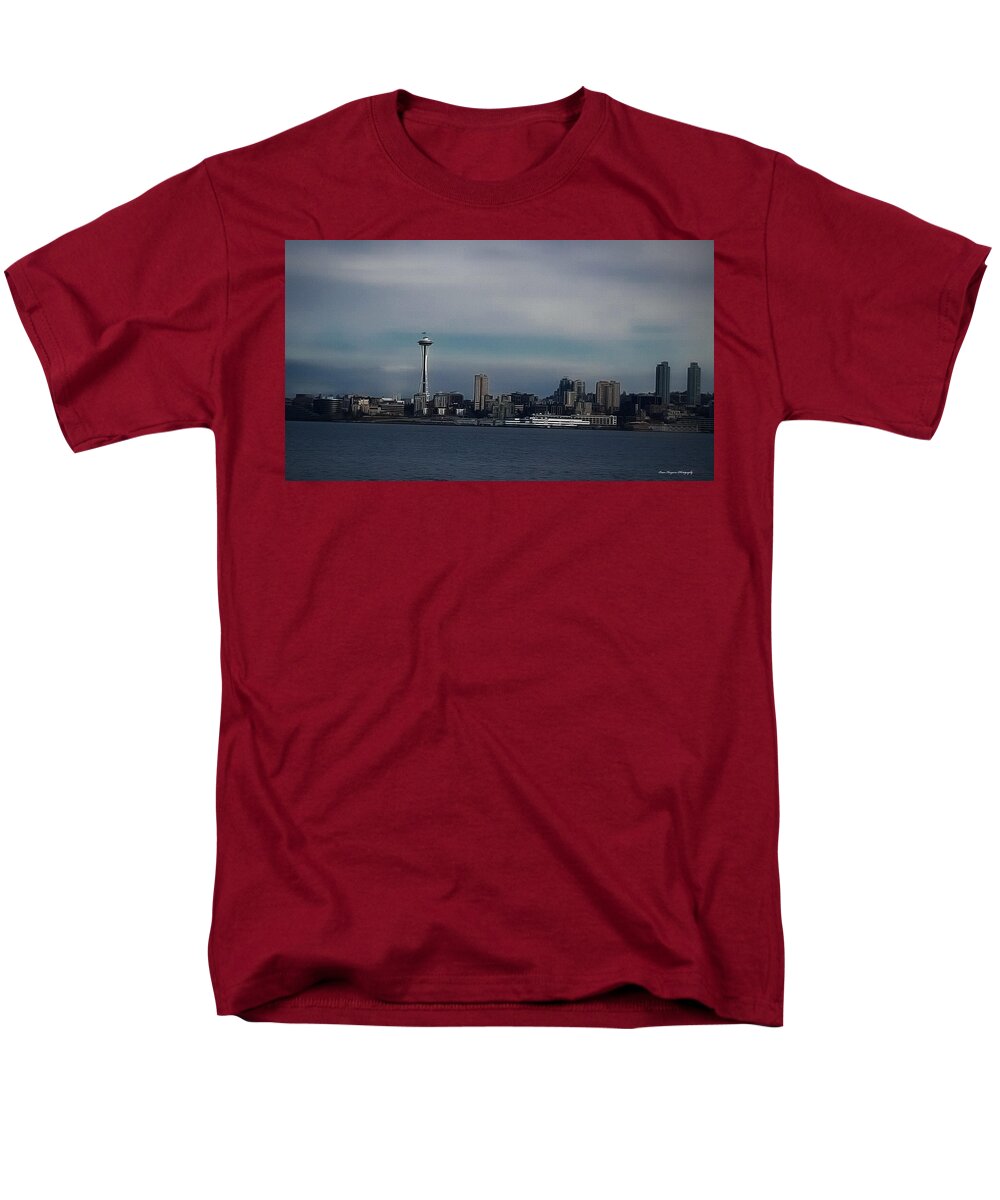 Seattle Skyline  - Men's T-Shirt  (Regular Fit)