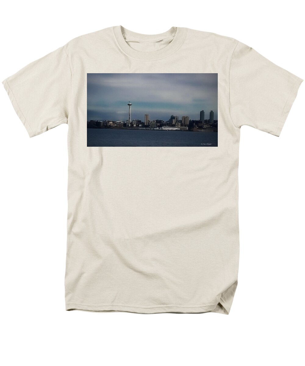Seattle Skyline  - Men's T-Shirt  (Regular Fit)