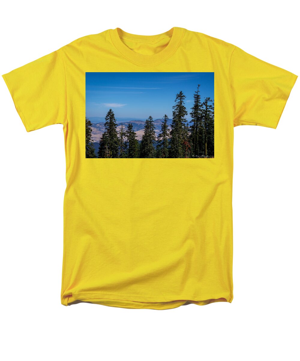 Threw the trees  - Men's T-Shirt  (Regular Fit)