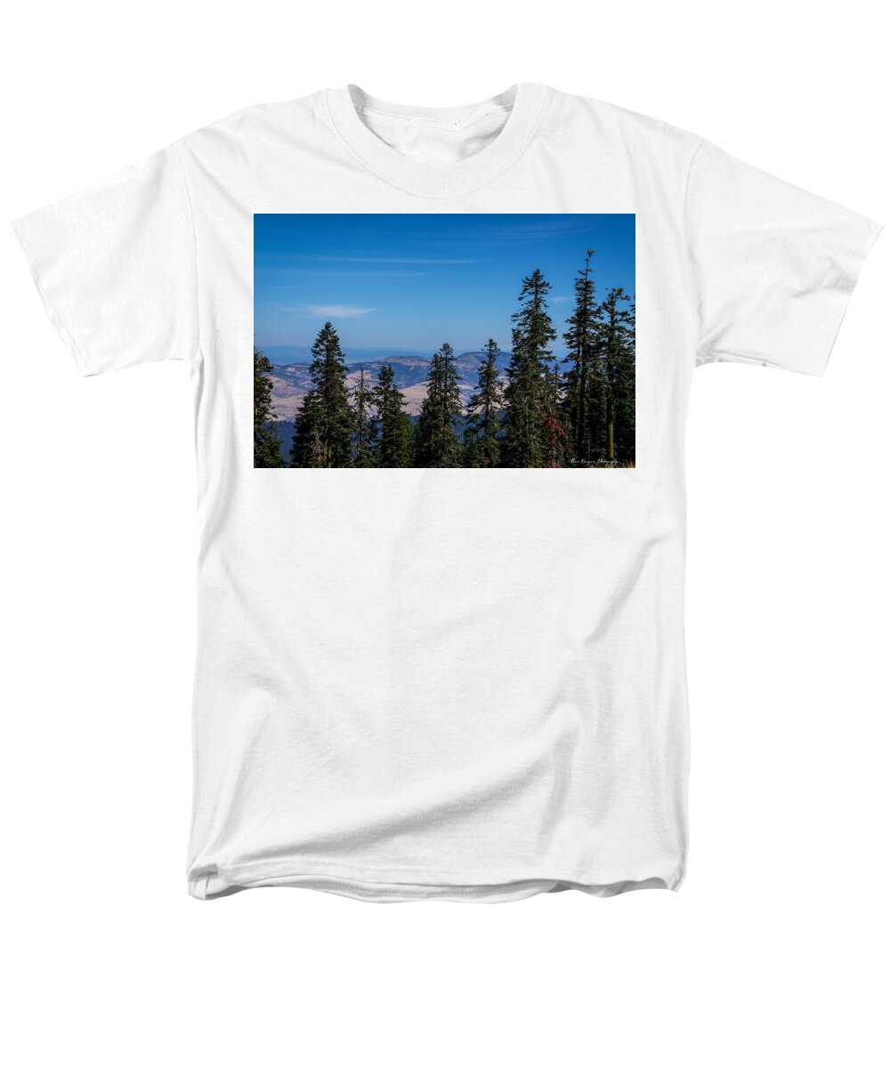 Threw the trees  - Men's T-Shirt  (Regular Fit)