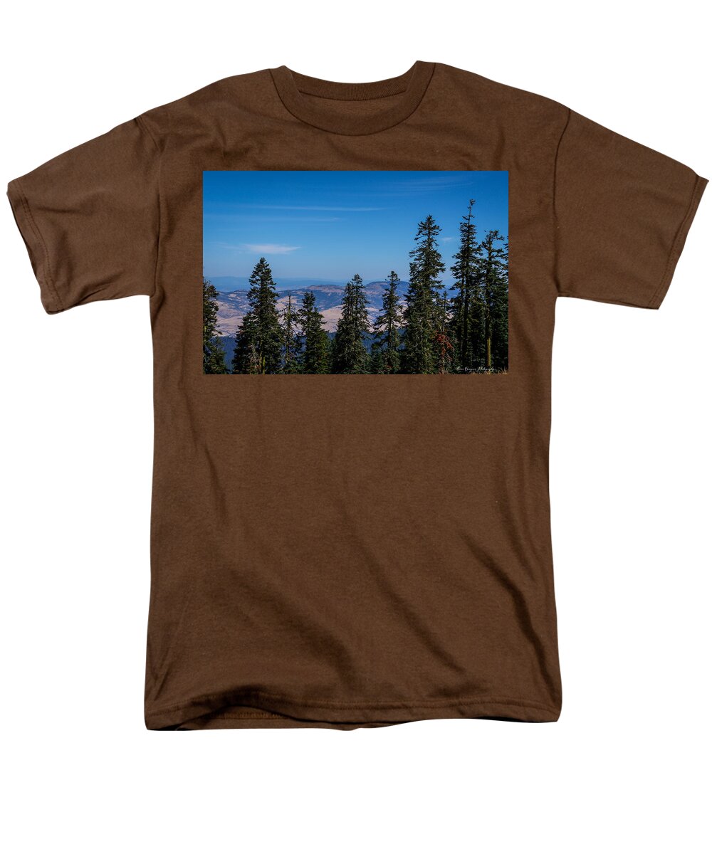 Threw the trees  - Men's T-Shirt  (Regular Fit)