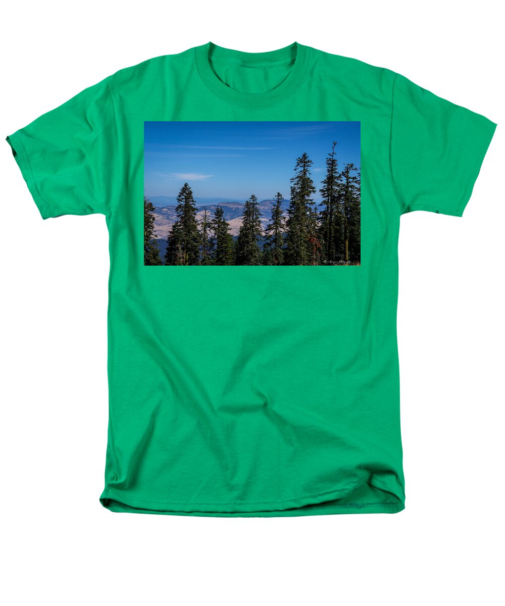 Threw the trees  - Men's T-Shirt  (Regular Fit)