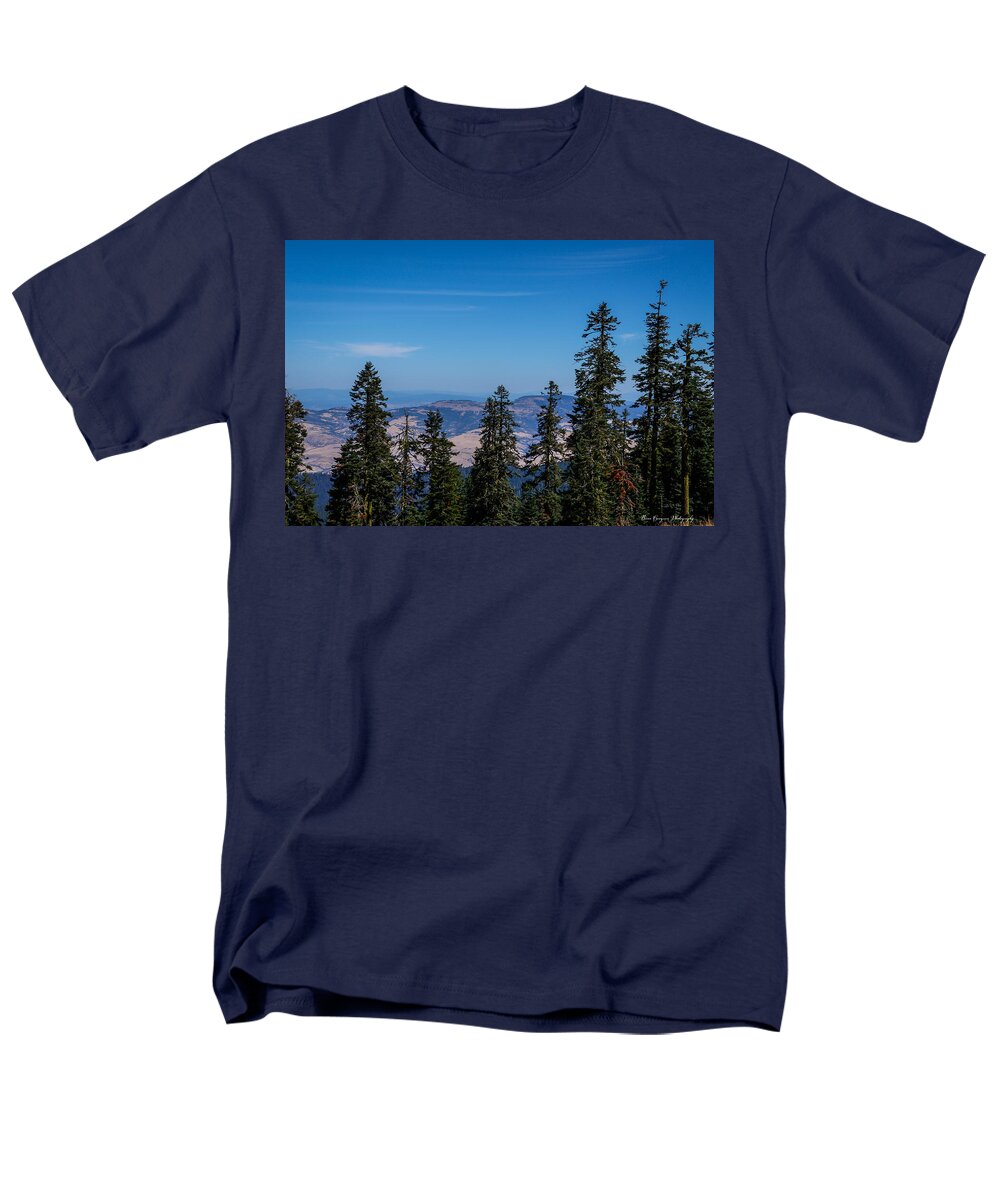 Threw the trees  - Men's T-Shirt  (Regular Fit)