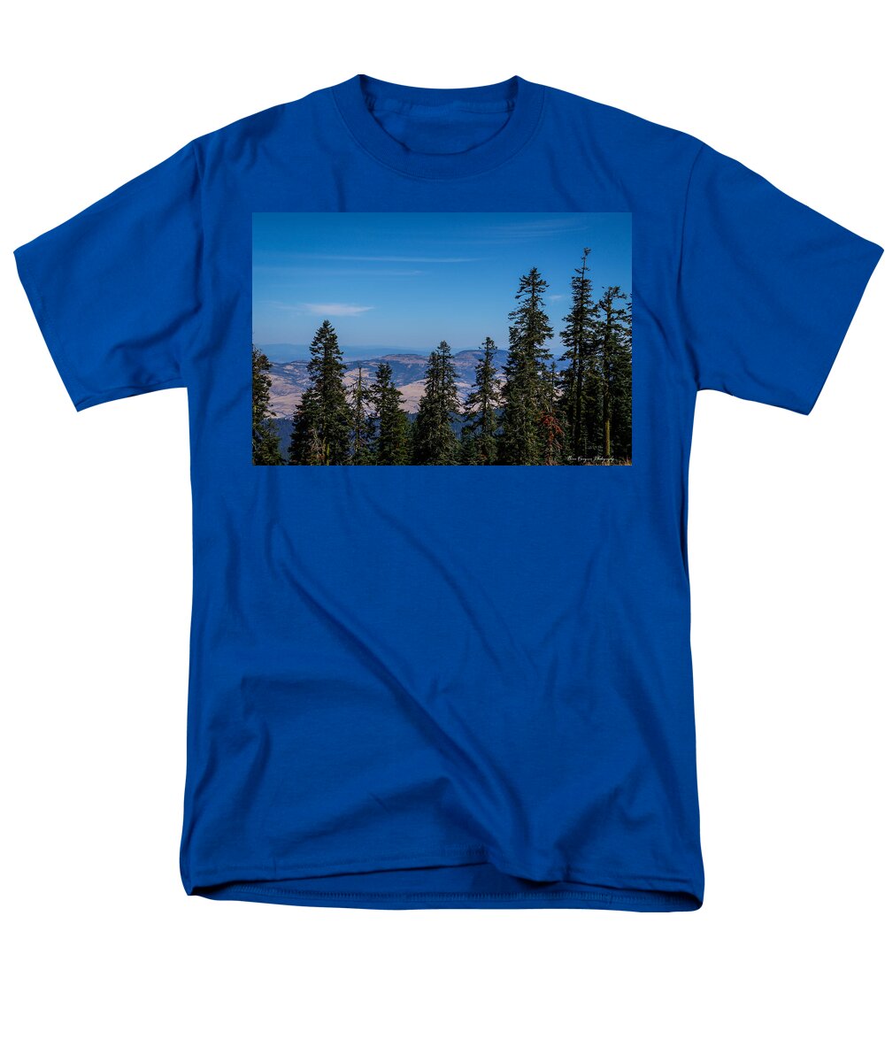 Threw the trees  - Men's T-Shirt  (Regular Fit)