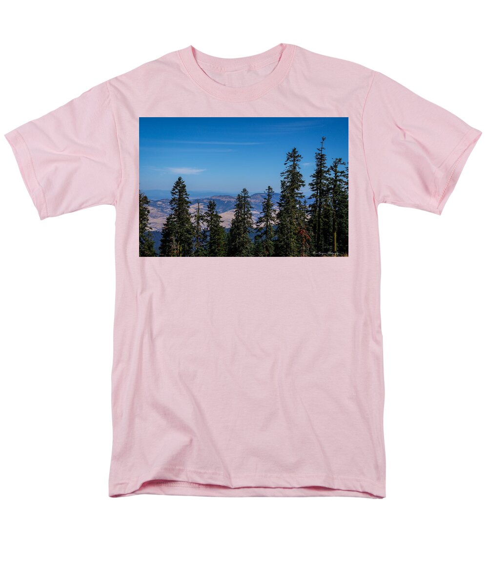 Threw the trees  - Men's T-Shirt  (Regular Fit)
