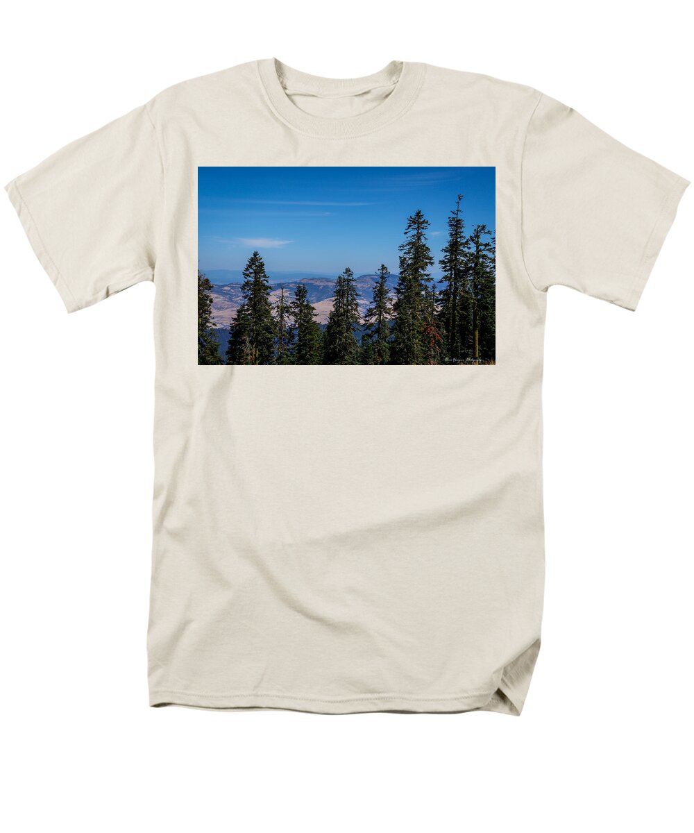 Threw the trees  - Men's T-Shirt  (Regular Fit)
