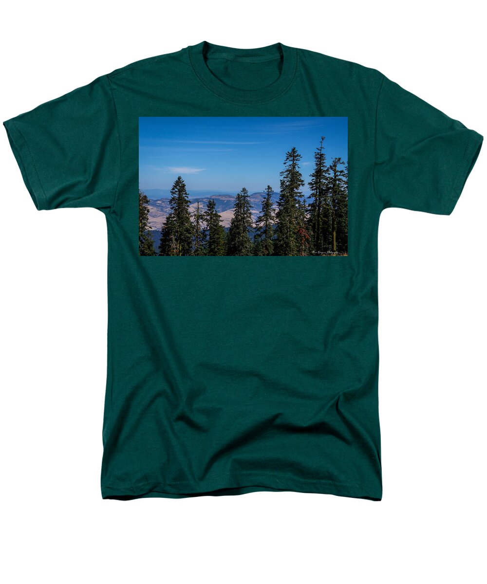 Threw the trees  - Men's T-Shirt  (Regular Fit)