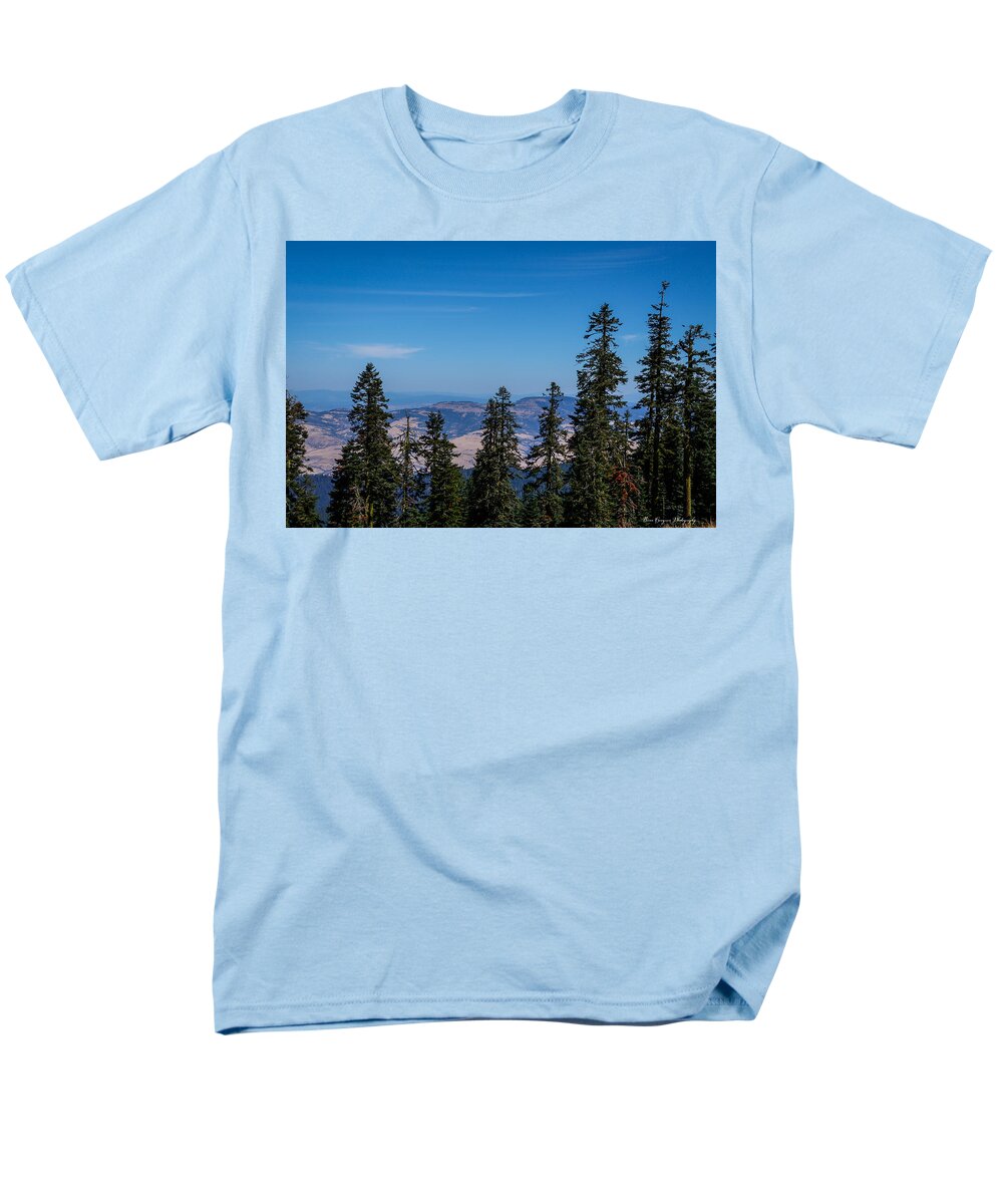 Threw the trees  - Men's T-Shirt  (Regular Fit)