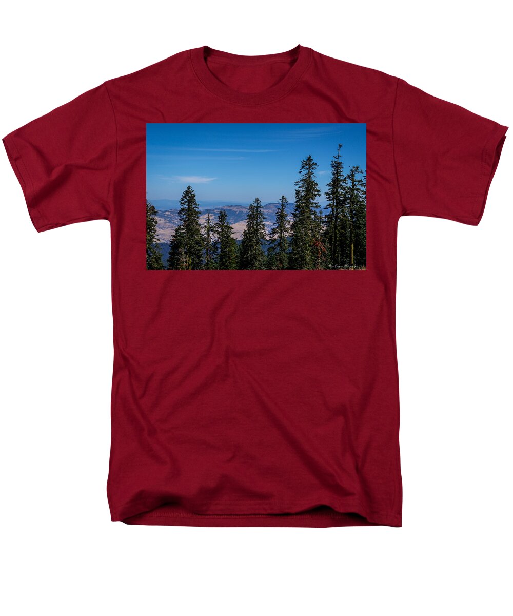 Threw the trees  - Men's T-Shirt  (Regular Fit)