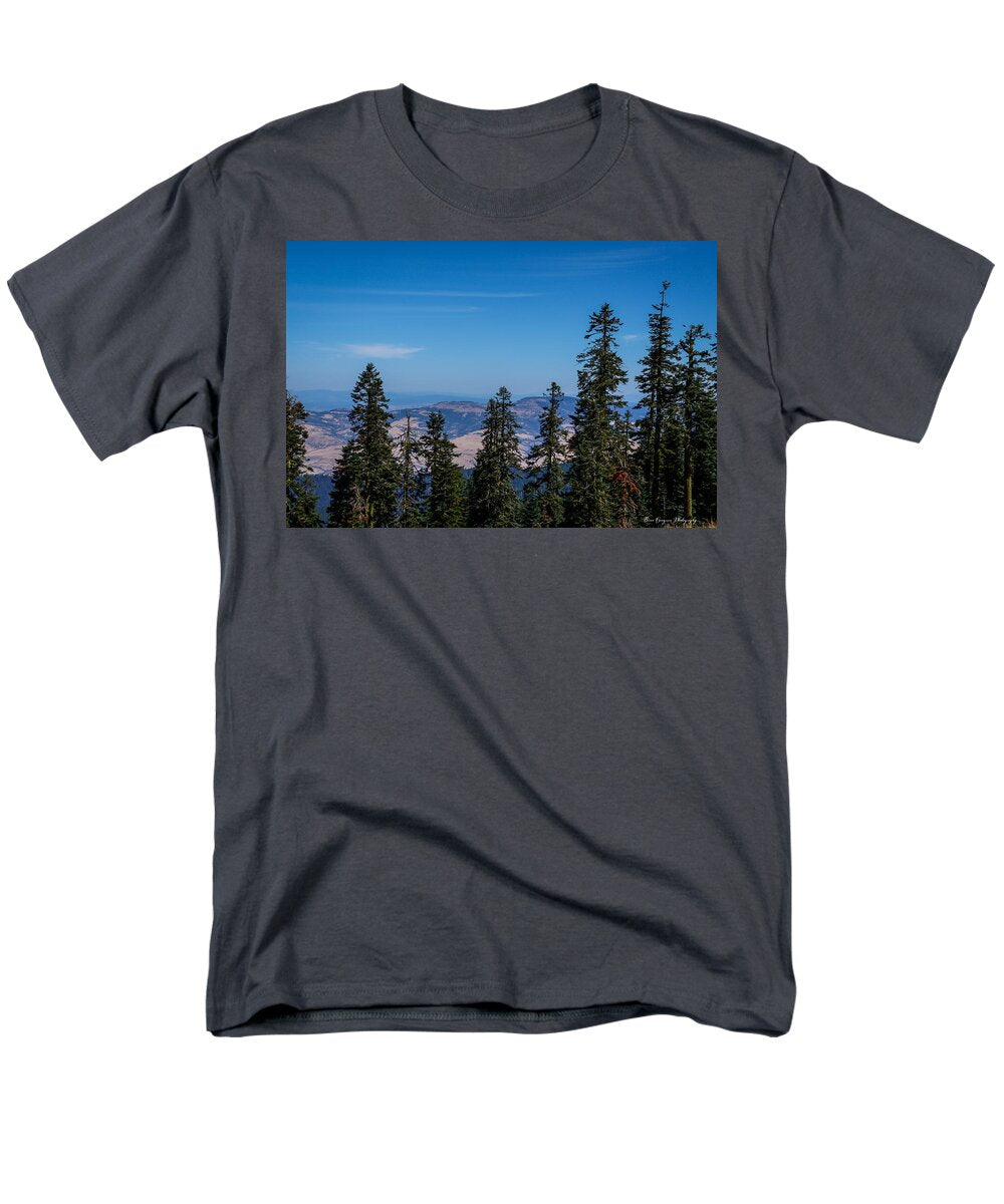 Threw the trees  - Men's T-Shirt  (Regular Fit)