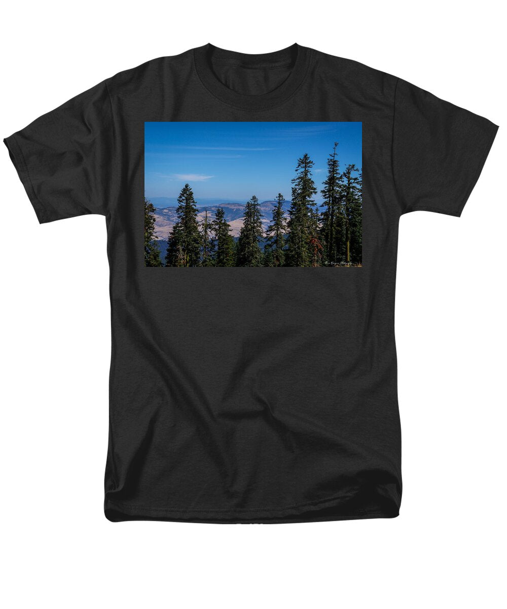 Threw the trees  - Men's T-Shirt  (Regular Fit)