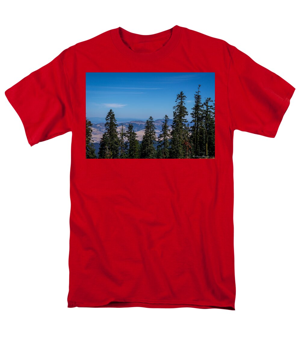 Threw the trees  - Men's T-Shirt  (Regular Fit)