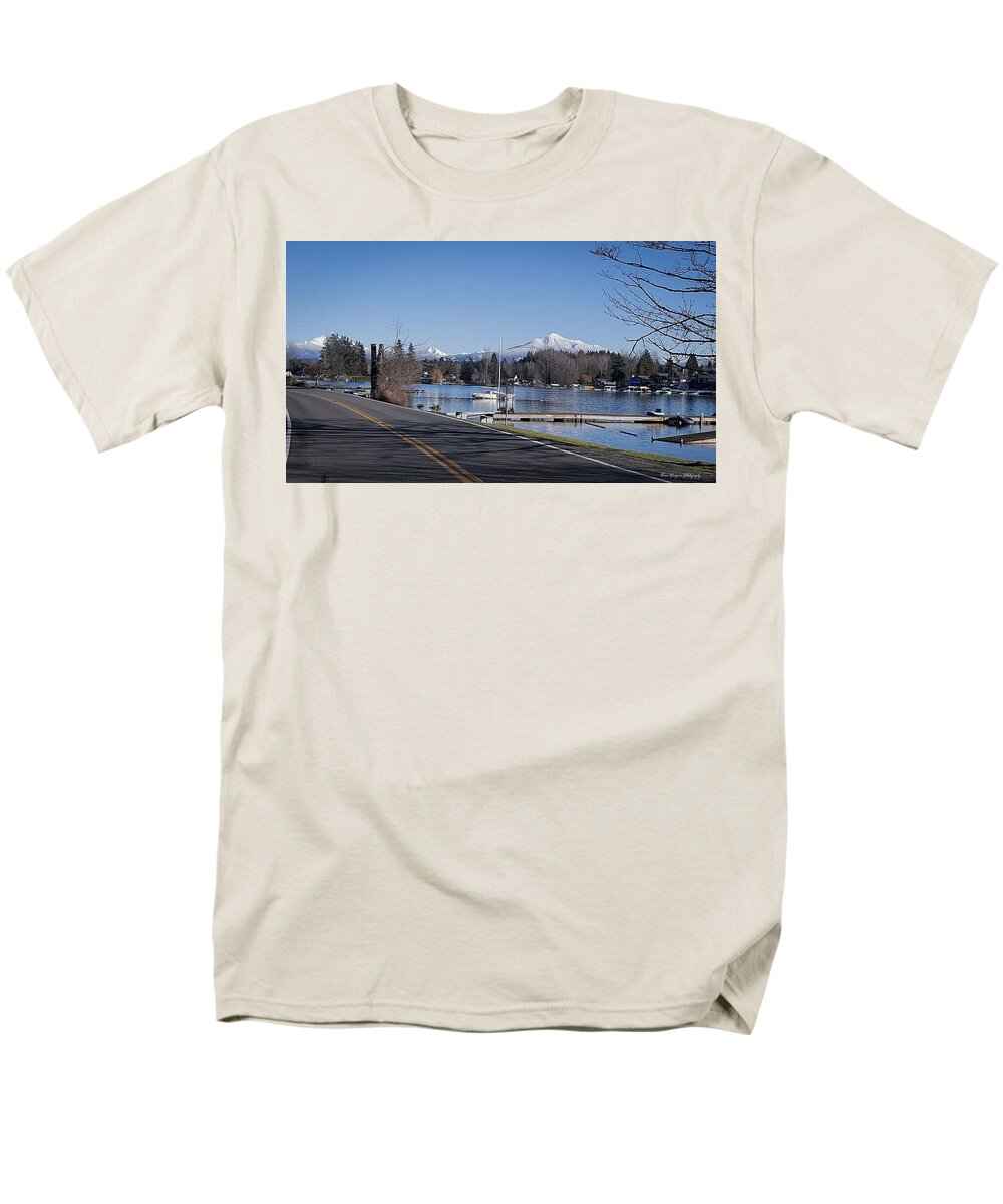 View of lake Steven - Men's T-Shirt  (Regular Fit)