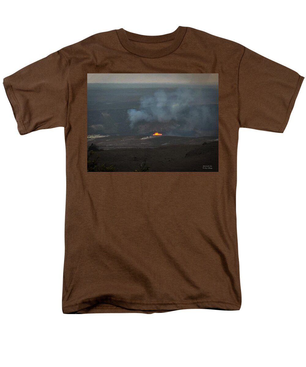 Volcano in Hawaii  - Men's T-Shirt  (Regular Fit)