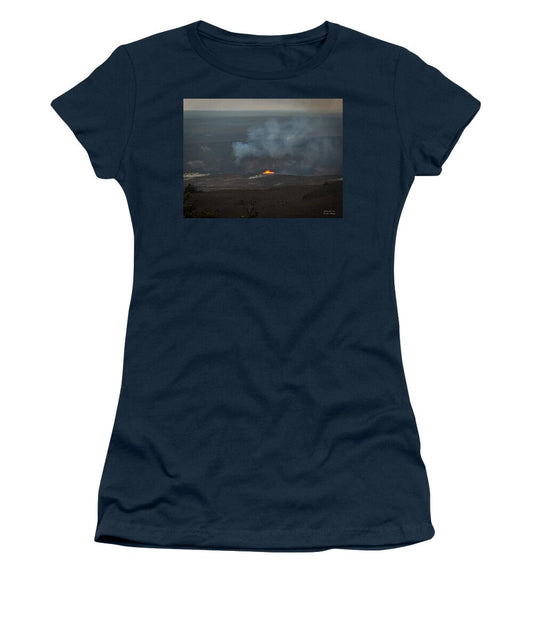 Volcano in Hawaii  - Women's T-Shirt