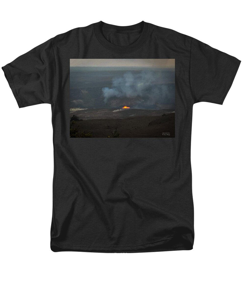 Volcano in Hawaii  - Men's T-Shirt  (Regular Fit)