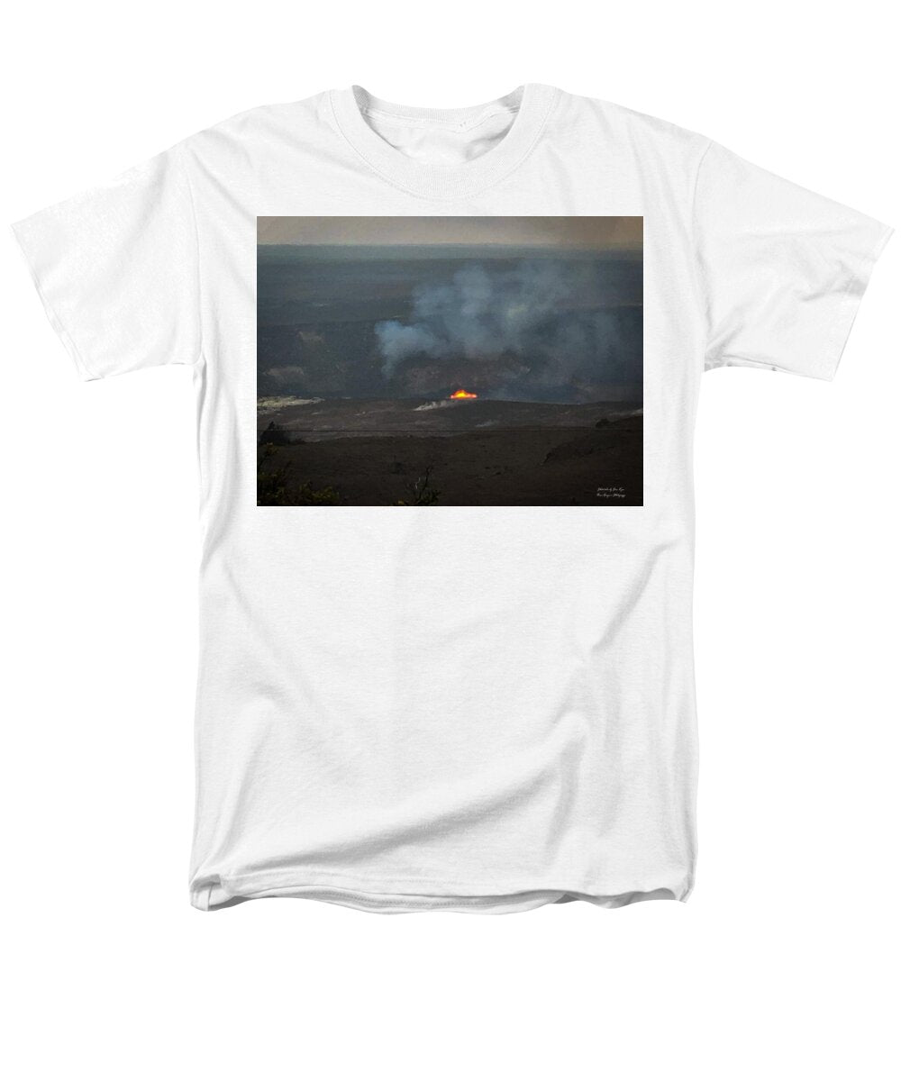 Volcano in Hawaii  - Men's T-Shirt  (Regular Fit)
