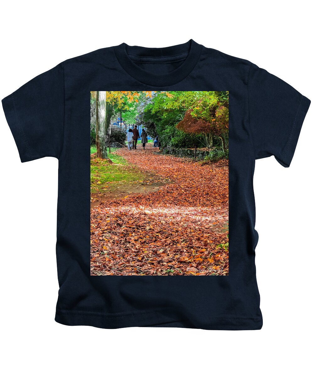 Walk along the park  - Kids T-Shirt