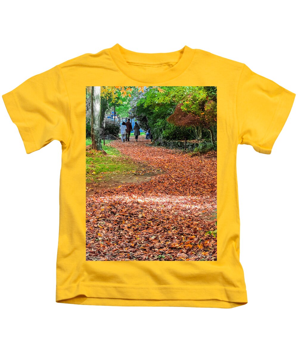 Walk along the park  - Kids T-Shirt