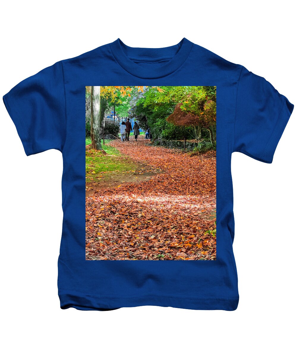 Walk along the park  - Kids T-Shirt