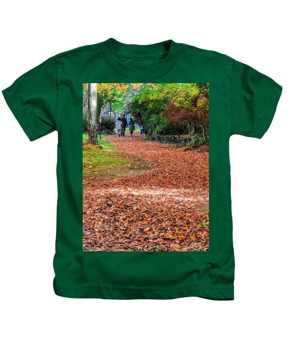Walk along the park  - Kids T-Shirt