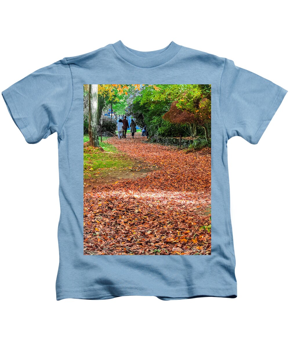 Walk along the park  - Kids T-Shirt
