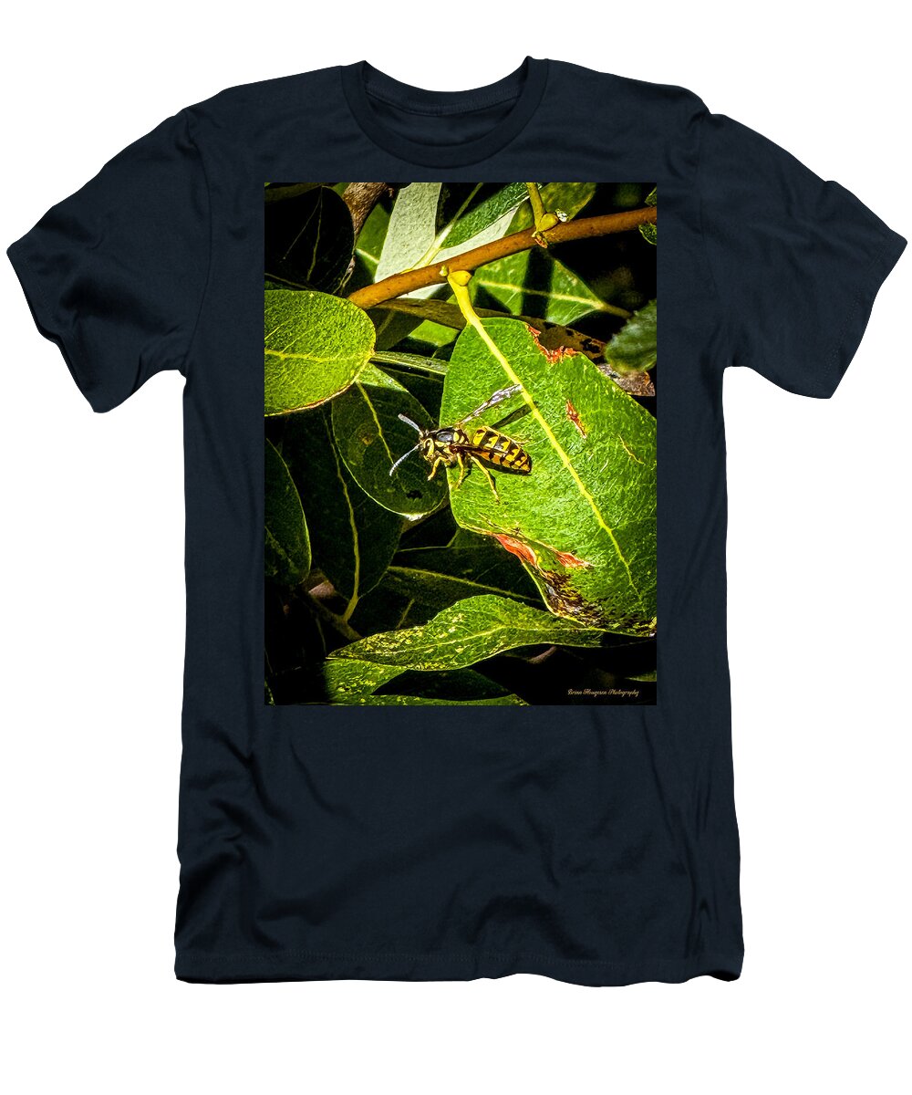 Yellow jacket  - T-Shirt
